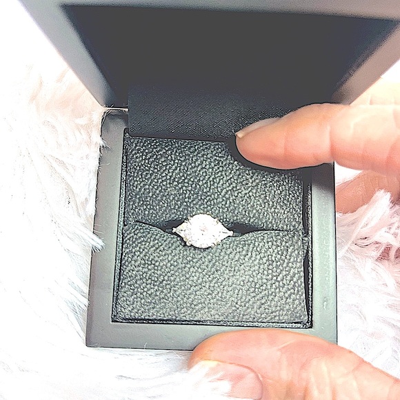 New sterling silver lab created diamond ring! Sparkles stunning on size 7. - Picture 1 of 3